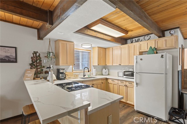 Detail Gallery Image 10 of 24 For 2060 7th Ln, Big Bear City,  CA 92314 - 2 Beds | 1/1 Baths