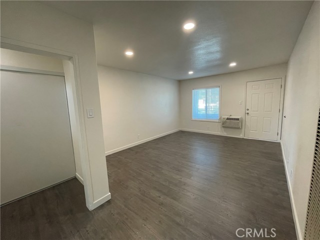 Detail Gallery Image 2 of 8 For 1349 Altadena Dr #B,  Pasadena,  CA 91107 - 1 Beds | 1 Baths