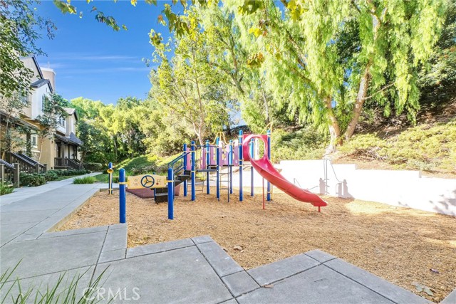 Detail Gallery Image 34 of 38 For 12 Plumeria Ln #122,  Aliso Viejo,  CA 92656 - 3 Beds | 2/1 Baths