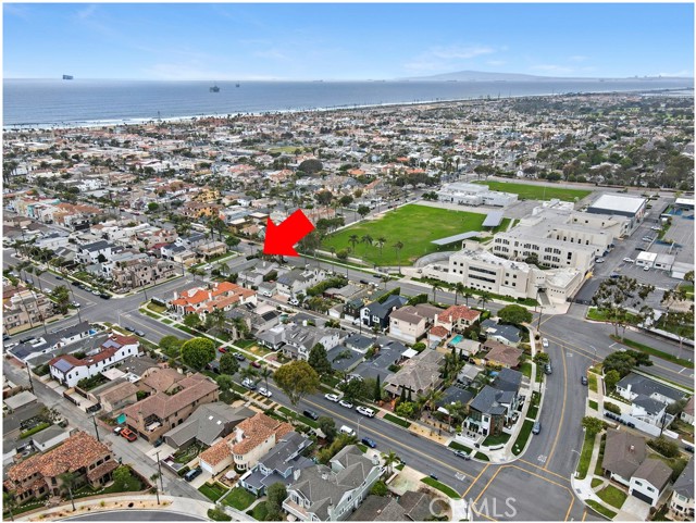 1314 Palm Avenue, Huntington Beach CA: https://media.crmls.org/medias/e4514679-eb1c-4c7c-b170-5b3bd59b1411.jpg