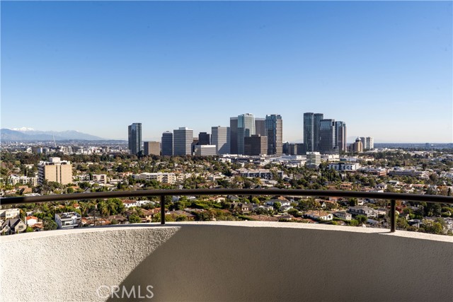 Detail Gallery Image 4 of 11 For 10560 Wilshire Bld #1706,  Los Angeles,  CA 90024 - 1 Beds | 1/1 Baths