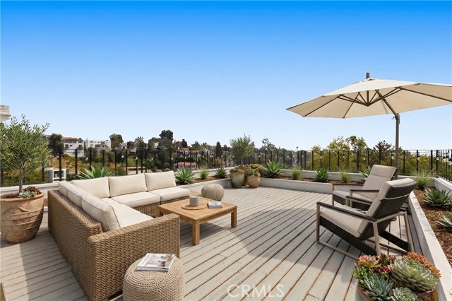 Detail Gallery Image 19 of 37 For 2746 Rinconia Dr, Los Angeles,  CA 90068 - 4 Beds | 3/1 Baths