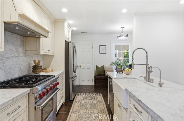 Detail Gallery Image 7 of 35 For 5232 Woodman Ave, Sherman Oaks,  CA 91401 - 3 Beds | 2 Baths