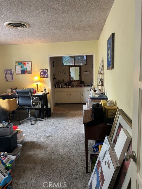8900 Geyser Avenue, Northridge CA: https://media.crmls.org/medias/e4524d4c-4f2f-4308-8b6e-41bb2b920a24.jpg