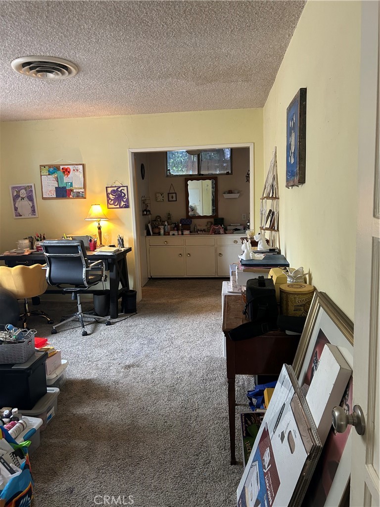 https://media.crmls.org/medias/e4524d4c-4f2f-4308-8b6e-41bb2b920a24.jpg?preset=X-Large