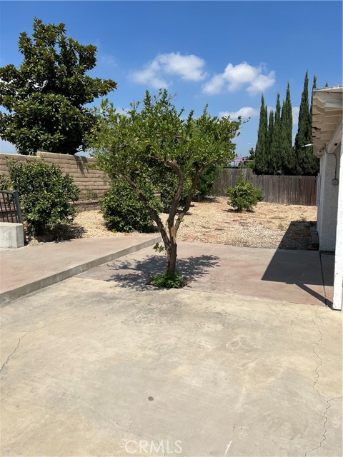 924 N Quince Avenue, Rialto CA: https://media.crmls.org/medias/e4530f91-0847-4e02-a749-5d561654a361.jpg
