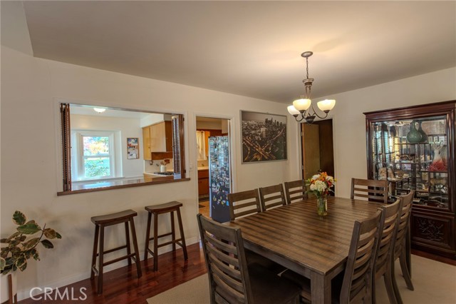 Detail Gallery Image 10 of 26 For 1724 Sombra Dr, Glendale,  CA 91208 - 3 Beds | 2 Baths