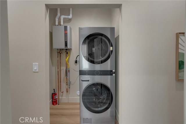 1123 E Ocean Blvd, Long Beach CA: https://media.crmls.org/medias/e453c683-9e66-4219-af89-176db0c519f9.jpg