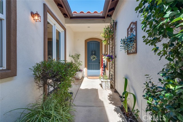 Detail Gallery Image 2 of 49 For 9328 Holly Lane, Corona,  CA 92883 - 2 Beds | 2/1 Baths