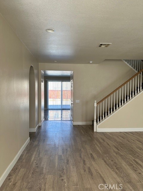 Detail Gallery Image 2 of 19 For 12364 Freeport, Victorville,  CA 92392 - 5 Beds | 3 Baths