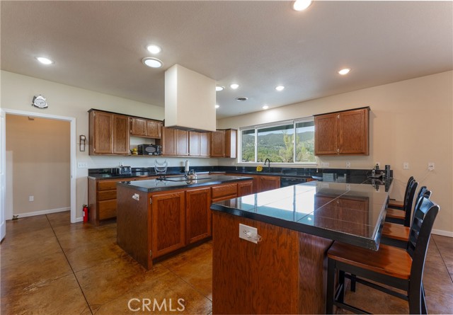2260 Lakeshore Blvd, Upper Lake CA: https://media.crmls.org/medias/e454c410-292e-4c6d-bb3f-2732d3da22ac.jpg
