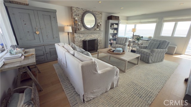 7 Camel Point Drive, Laguna Beach CA: https://media.crmls.org/medias/e454d97a-b0ad-4a1a-bc80-311f381d94a8.jpg
