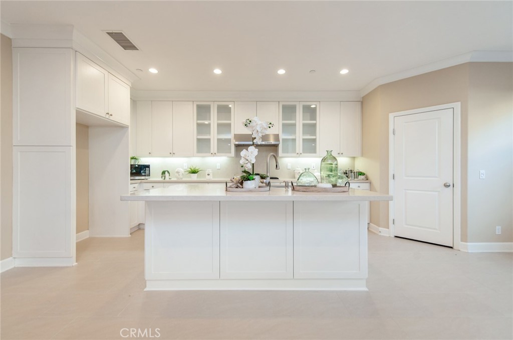 MLS #OC25254186 image #8