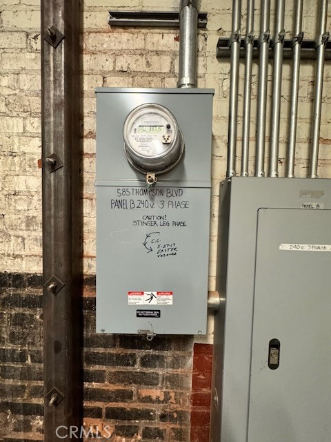 585 E Thompson Boulevard, Ventura CA: https://media.crmls.org/medias/e456498a-c53d-43d2-a372-e4bbe3a2bb59.jpg