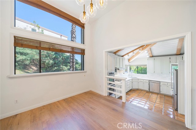 Detail Gallery Image 10 of 45 For 5245 Elvira Rd, Woodland Hills,  CA 91364 - 3 Beds | 3 Baths