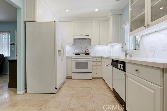 Detail Gallery Image 15 of 55 For 6648 Gaviota Ave, Lake Balboa,  CA 91406 - 4 Beds | 4 Baths