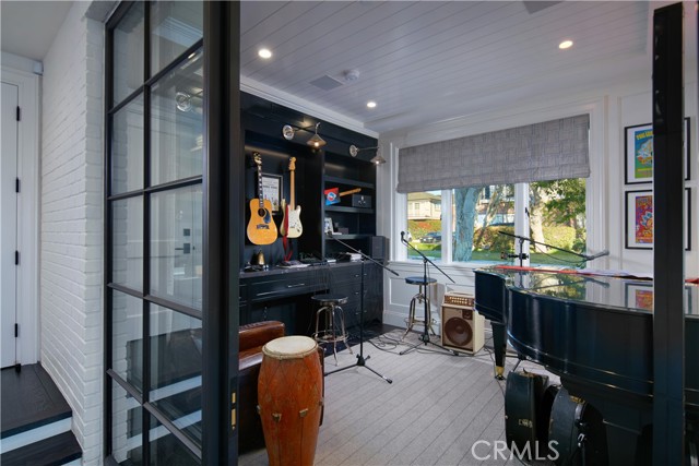 Detail Gallery Image 11 of 55 For 14 Beacon Bay, Newport Beach,  CA 92660 - 4 Beds | 4/1 Baths