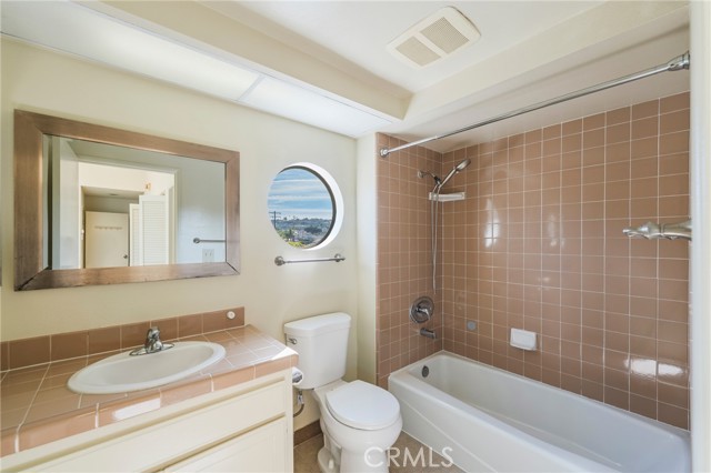 Detail Gallery Image 18 of 42 For 6146 Pacific Coast, Redondo Beach,  CA 90505 - 2 Beds | 3 Baths