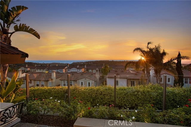 33 Renata, Newport Coast CA: https://media.crmls.org/medias/e4598720-1bee-4d50-88b4-d20c00937a0d.jpg