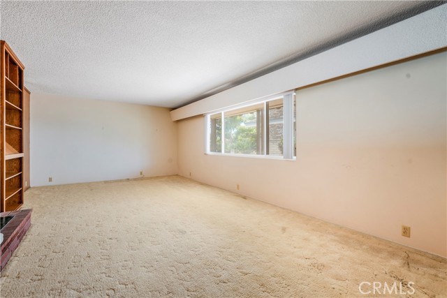 1300 Oak Avenue, Carlsbad CA: https://media.crmls.org/medias/e45a7851-eff1-4069-ba0c-6a5c7ac9a9da.jpg