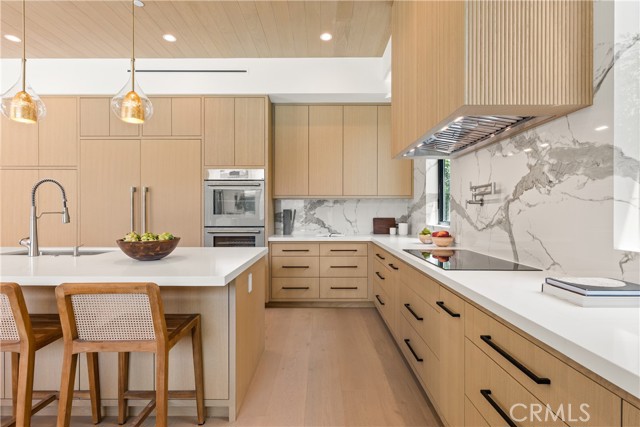 Detail Gallery Image 9 of 38 For 13536 Morrison St, Sherman Oaks,  CA 91423 - 6 Beds | 6/1 Baths