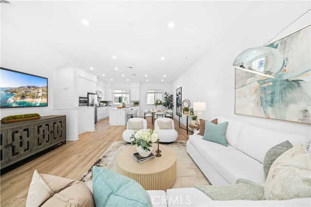 Front Image Thumbnail for CROC26040654