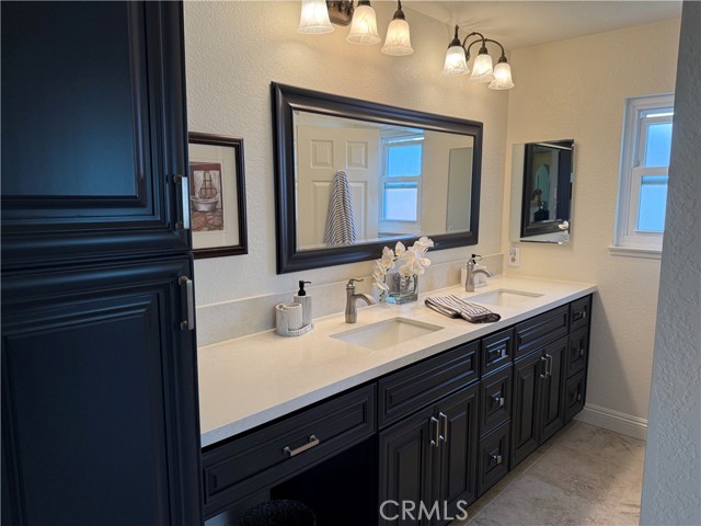 27201 Via Aurora, Mission Viejo CA: https://media.crmls.org/medias/e45ec7f0-2894-4fb0-a144-d3a656e5d4b2.jpg