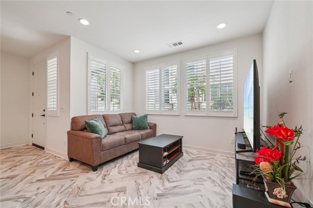 Detail Gallery Image 6 of 23 For 3905 S Oasis Paseo #53,  Ontario,  CA 91761 - 3 Beds | 2/1 Baths