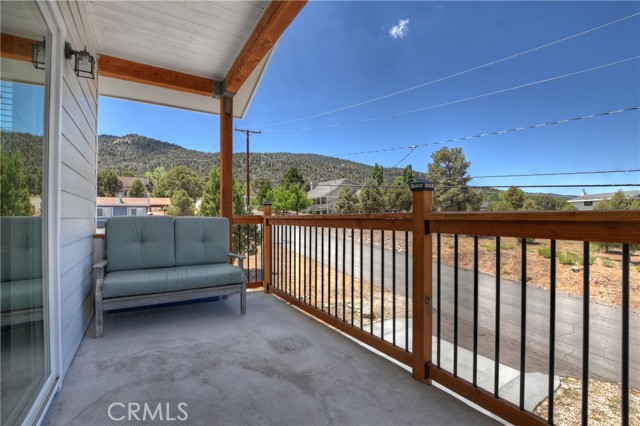 1215 Valley View Drive, Big Bear City CA: https://media.crmls.org/medias/e45ff92e-3742-4aaf-bd8c-3ed739b96e1d.jpg