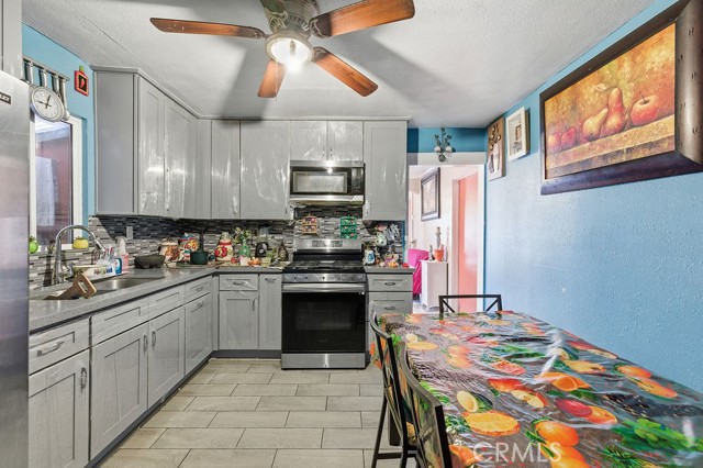 Detail Gallery Image 4 of 15 For 1147 Nadeau St, Los Angeles,  CA 90001 - 3 Beds | 2 Baths