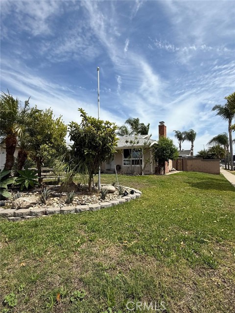 6372 Harvard Circle, Huntington Beach CA: https://media.crmls.org/medias/e460f77d-07bc-4000-8f20-df87c906ea3a.jpg