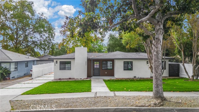 Detail Gallery Image 4 of 43 For 2002 E Woodlyn Rd, Pasadena,  CA 91104 - 4 Beds | 3 Baths