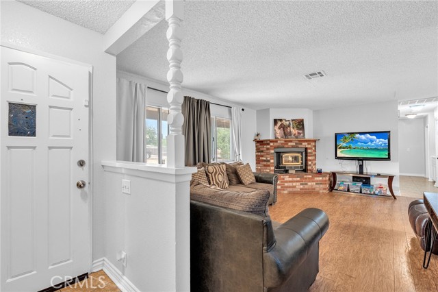 Detail Gallery Image 5 of 36 For 18070 Capri St, Hesperia,  CA 92345 - 3 Beds | 2 Baths