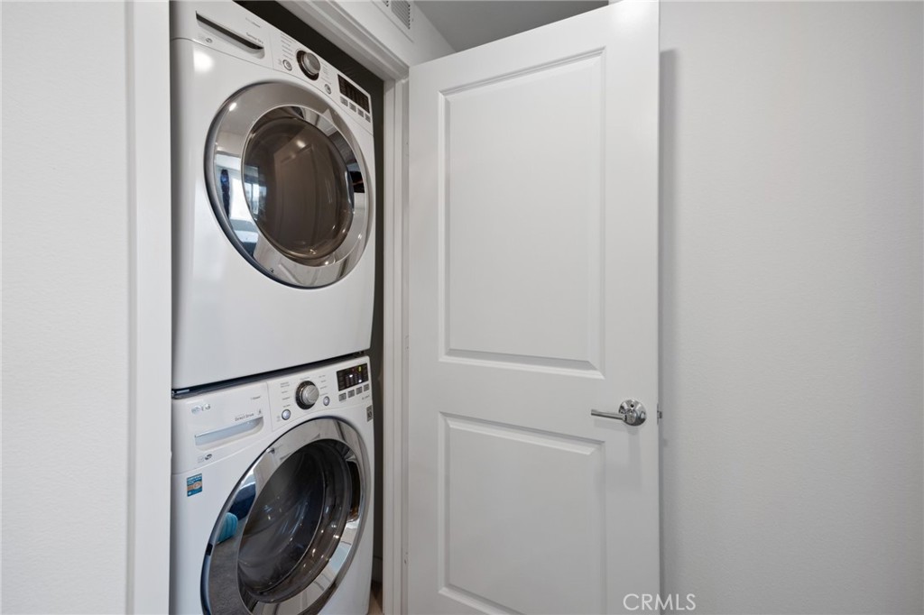 https://media.crmls.org/medias/e462336d-9f05-4485-a676-f1a1d6f10ab3.jpg?preset=X-Large