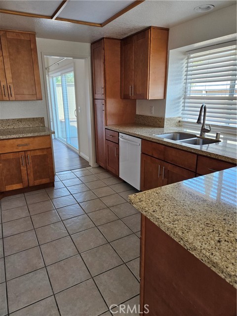 Detail Gallery Image 14 of 40 For 1730 Coolidge St, Corona,  CA 92879 - 4 Beds | 3 Baths