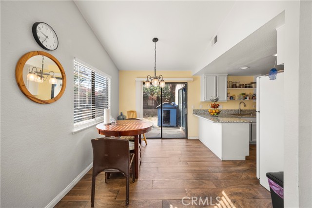 37112 Calle Amigo, Palmdale CA: https://media.crmls.org/medias/e46294e2-e5a6-4786-b7c4-9bf5d396a16a.jpg