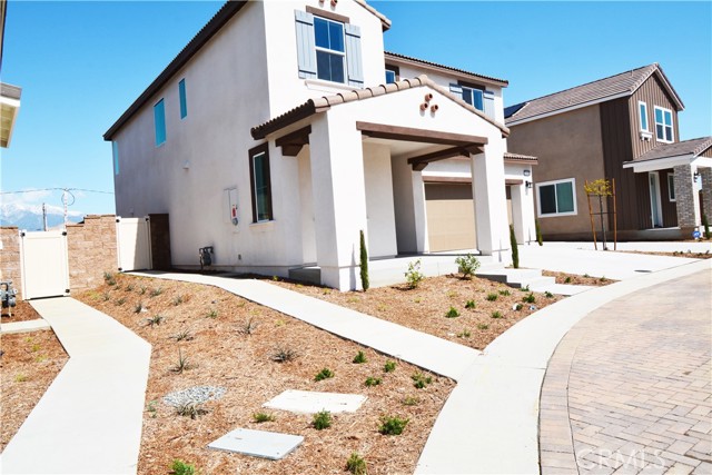 2553 E Kiwi Ct, Ontario CA: https://media.crmls.org/medias/e462acbc-9f5c-4a29-a5d7-7afc24e19a00.jpg