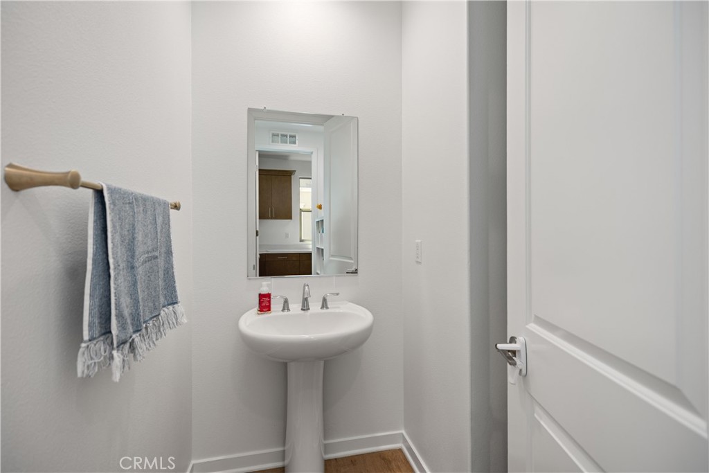 https://media.crmls.org/medias/e46385c0-67b6-49b4-9182-1f89fc633e67.jpg?preset=X-Large