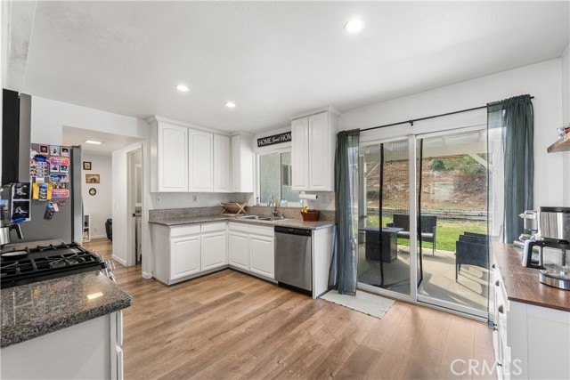 Detail Gallery Image 16 of 38 For 39329 Beacon, Palmdale,  CA 93551 - 3 Beds | 3 Baths