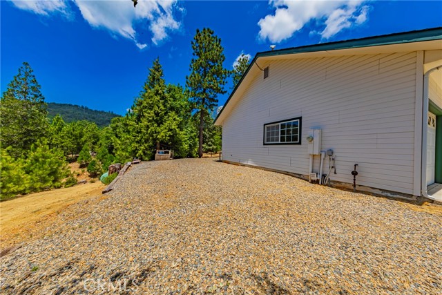 53235 Finegold Creek Court, North Fork CA: https://media.crmls.org/medias/e463e346-f77a-4b30-b8b1-b8febf60a9c4.jpg