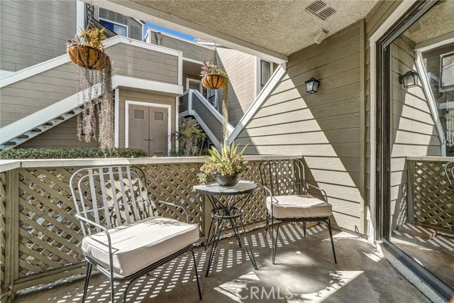 15 Abbey Lane, Aliso Viejo CA: https://media.crmls.org/medias/e463fb35-c3d6-48e8-a422-35f2acae0926.jpg