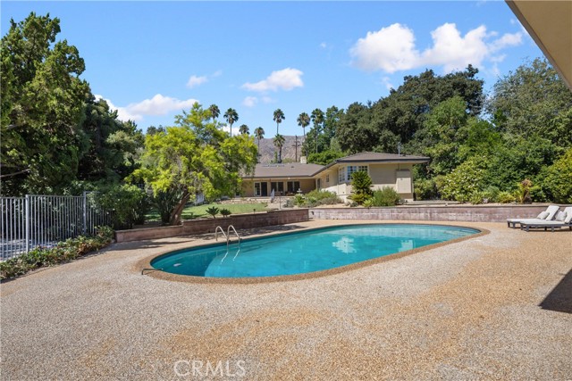 840 W Orange Grove Avenue, Arcadia CA: https://media.crmls.org/medias/e463fce0-f134-42f9-ab9d-0e60b527416c.jpg