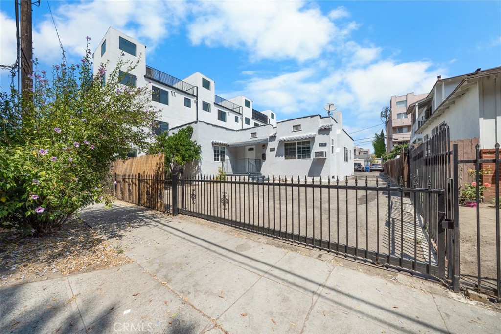 6513 Lexington Avenue