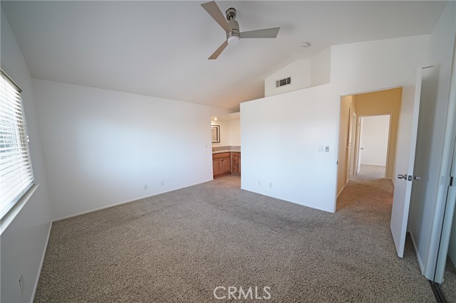 28321 Evergreen Lane, Saugus CA: https://media.crmls.org/medias/e464cfb1-4910-4280-b100-492e3f073b8e.jpg