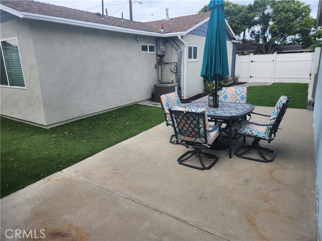 Detail Gallery Image 12 of 12 For 12028 Brookshire, Downey,  CA 90242 - 2 Beds | 2 Baths