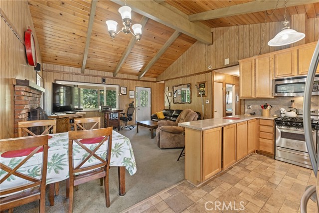 Detail Gallery Image 3 of 30 For 810 Arosa Dr, Crestline,  CA 92325 - 4 Beds | 2 Baths