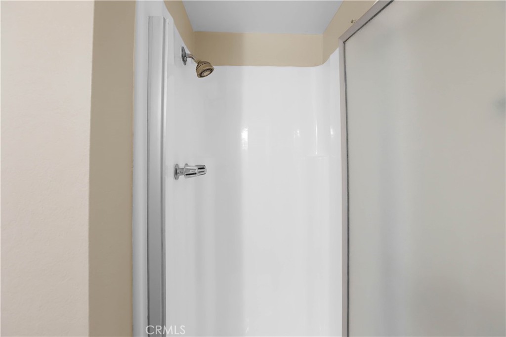 https://media.crmls.org/medias/e46776b6-91cb-4c94-809f-e404fd0583fa.jpg?preset=X-Large