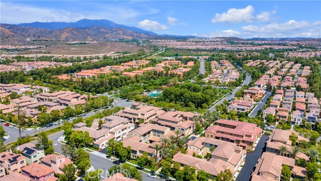 66 Full Moon, Irvine CA: https://media.crmls.org/medias/e4684905-ba09-4de9-b821-99d745d4dc09.jpg