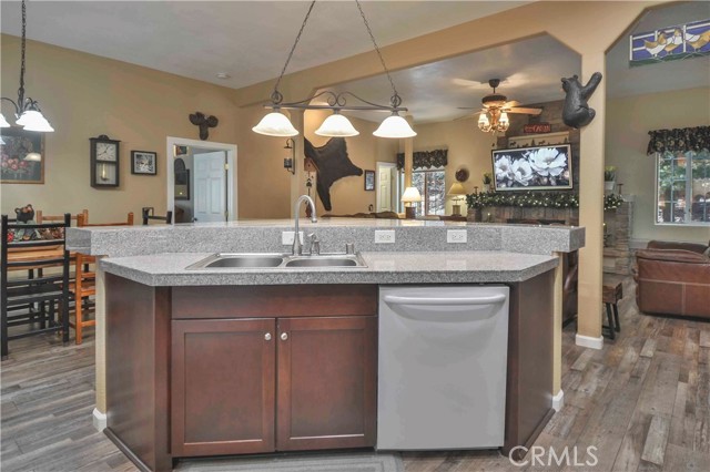 949 Inspiration Drive, Lake Arrowhead CA: https://media.crmls.org/medias/e46862a3-7382-440f-9233-ef779b114287.jpg