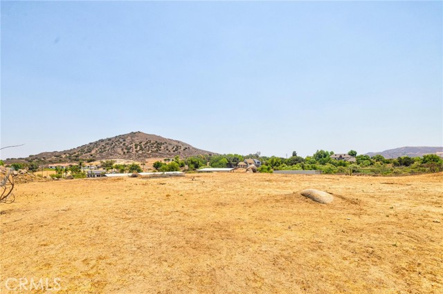 21551 Via Liago, Perris CA: https://media.crmls.org/medias/e46874d5-a2c1-4bc6-aaf8-821e2b7cef68.jpg